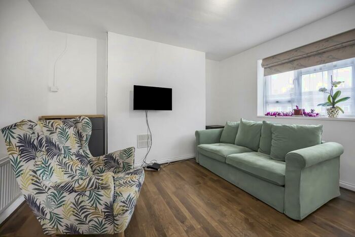 2 Bedroom Flat To Rent In Coldbath Street London, SE13