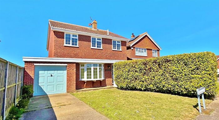 3 Bedroom Detached House For Sale In Ashes Close, Walton-On-The-Naze, Essex, CO14