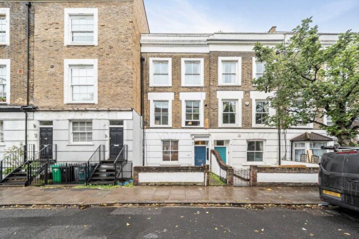 2 Bedroom Flat For Sale In Tollington Way, London, N7