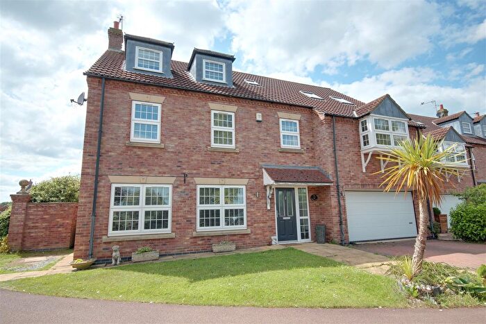 6 Bedroom Detached House For Sale In Towgarth Walk, Eastrington, DN14