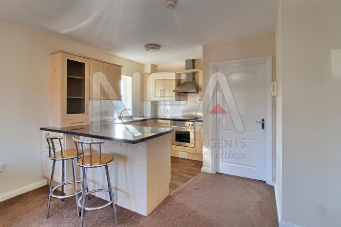 2 Bedroom Flat To Rent In Briants Avenue, Caversham, Reading, RG4