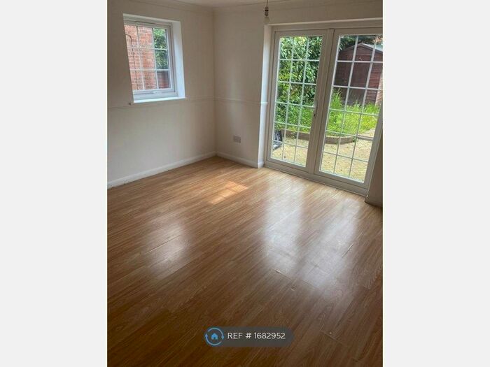 2 Bedroom Semi-Detached House To Rent In Felton Close, Luton, LU2