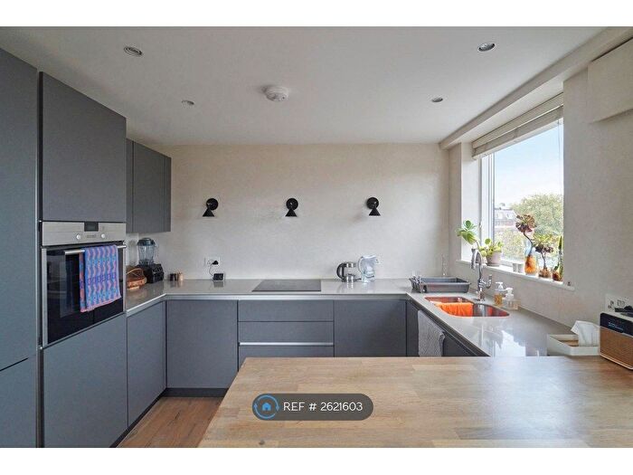 2 Bedroom Flat To Rent In Charles Allen House, London, EC1R