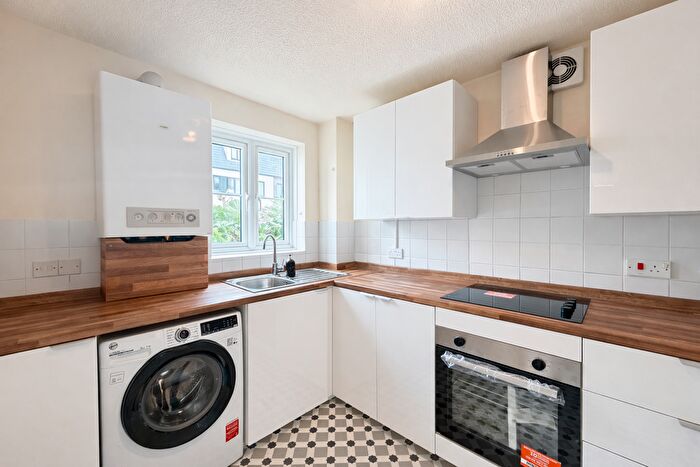 1 Bedroom Flat To Rent In Hutton Grove, London, N12