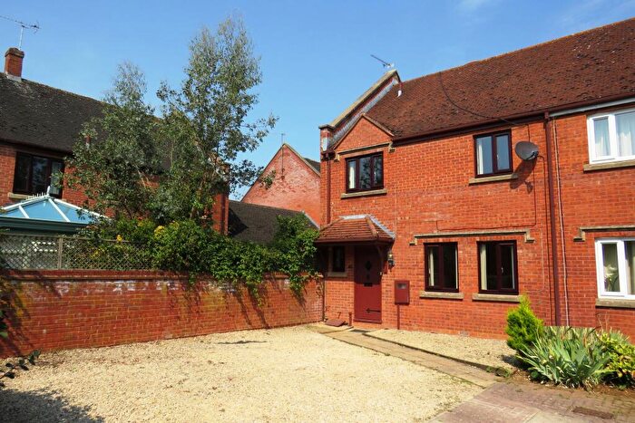 4 Bedroom Semi-Detached House To Rent In Fishers Field, Buckingham, MK18