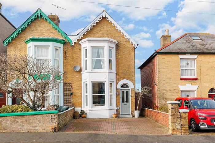 3 Bedroom Semi Detached House For Sale In Mill Hill Road, Cowes, PO31