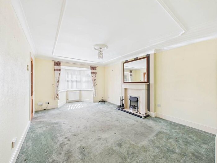 2 Bedroom Detached Bungalow For Sale In Broadstairs Close Howdale Road Hull, HU8