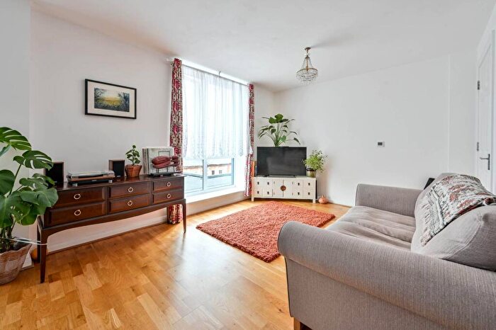 1 Bedroom Flat For Sale In Martyr Road, Guildford, GU1