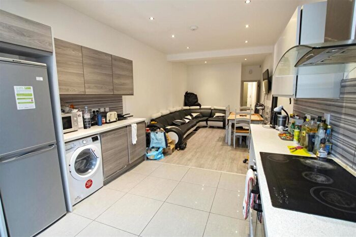 6 Bedroom House To Rent In Tiverton Road, Birmingham, West Midlands, B29