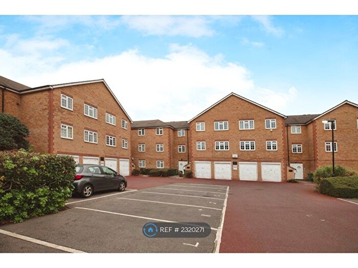 1 Bedroom Flat To Rent In Off Brunswick Villas, London, SE5