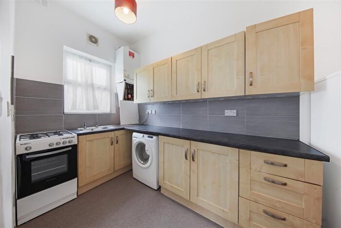 1 Bedroom Terraced House To Rent In Villiers Road, London, NW2