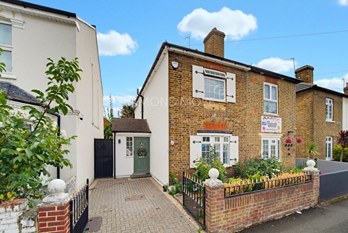 2 Bedroom Semi Detached House For Sale In Grove Road, Hounslow, TW3