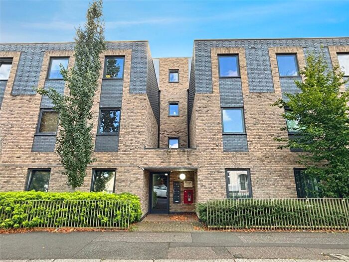 2 Bedroom Apartment For Sale In Carnarvon Road, Southend-on-Sea, Essex, SS2