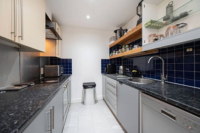 3 Bedroom Flat To Rent In Coke Street, Aldgate, London, E1