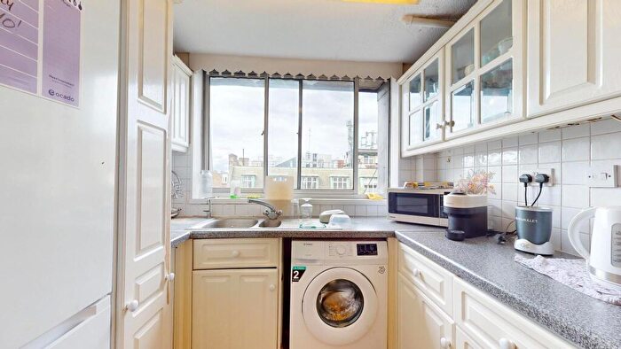 4 Bedroom Flat To Rent In Greville Street, London, E1