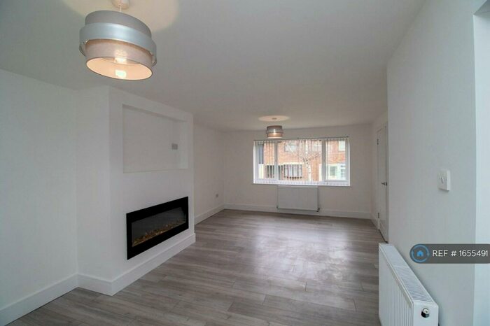 4 Bedroom Terraced House To Rent In Lee Walk, Basildon, SS16