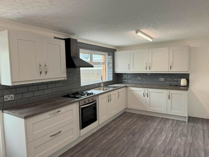 3 Bedroom Semi-Detached House To Rent In Gardendale Avenue, Clifton, Nottingham, Nottinghamshire, NG11