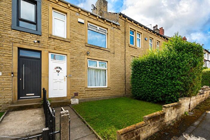 3 Bedroom Terraced House For Sale In Lynndale Avenue, Birkby, Huddersfield, HD2