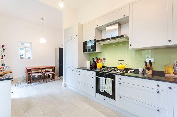 3 Bedroom Flat To Rent In Randolph Gardens, Maida Vale, London, NW6