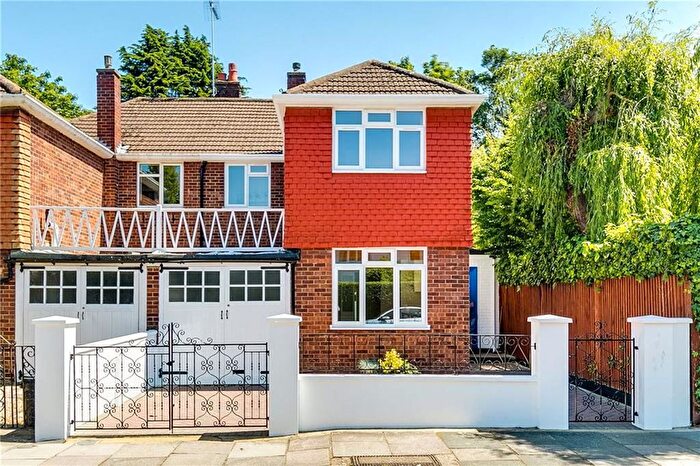 3 Bedroom Property To Rent In Boileau Road, London, SW13
