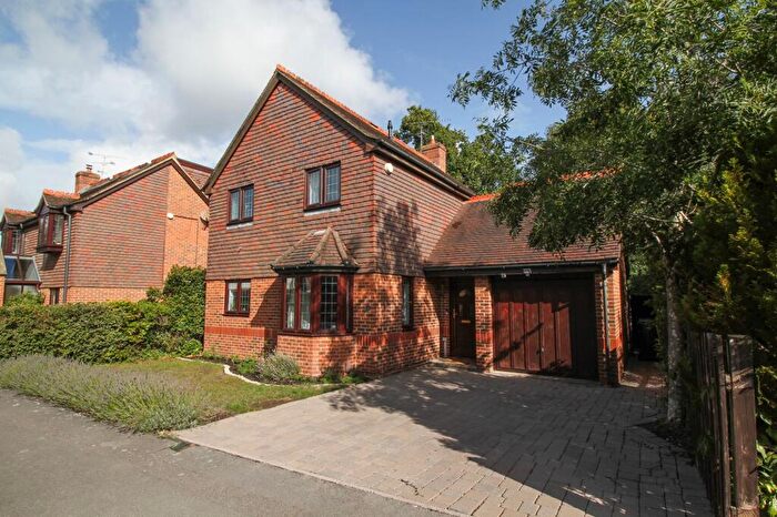 3 Bedroom Detached House For Sale In Hanover Drive, Fleet, GU51