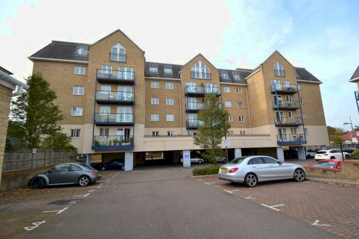 2 Bedroom Apartment To Rent In Clarence Lodge, Taveners Way, Hoddesdon, EN11