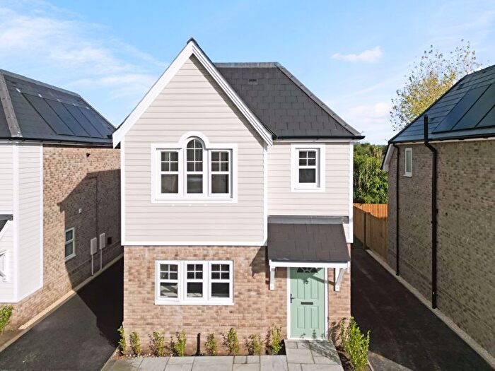 3 Bedroom Detached House For Sale In Blandford Road, Hamworthy, Poole, BH15