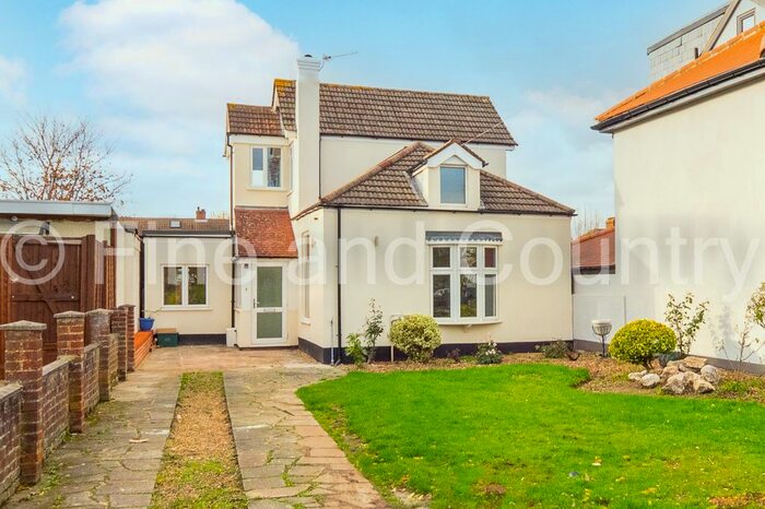 3 Bedroom Detached House To Rent In Angel Hill, Sutton, Surrey, SM1