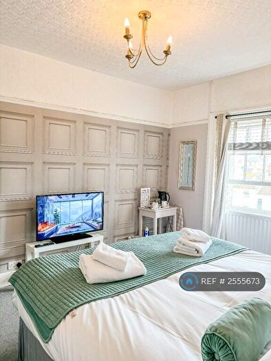 1 Bedroom Flat To Rent In Deluxe Hotel Rooms, Brighton, BN3