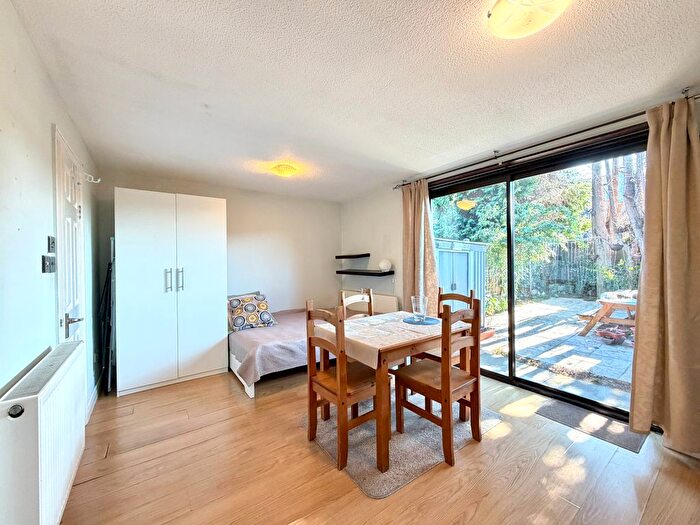 Studio To Rent In Fell Walk, Edgware, HA8