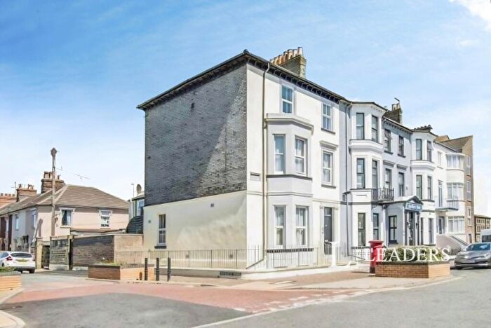 1 Bedroom Flat To Rent In Queens Road, Great Yarmouth, Norfolk, NR30