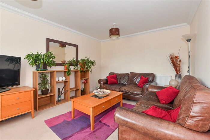 4 Bedroom Link Detached House For Sale In Crossways, Sittingbourne, Kent, ME10