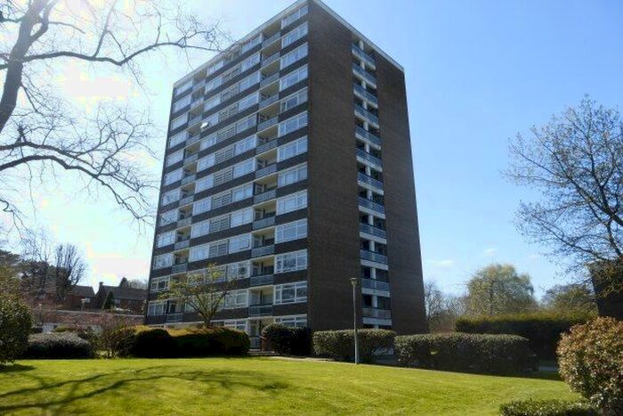 2 Bedroom Flat To Rent In Chadbrook Crest, Birmingham, B15