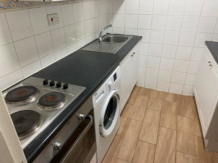 2 Bedroom Flat To Rent In Holloway Road, London, N19