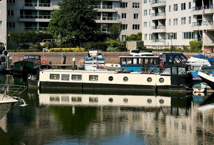 1 Bedroom House Boat For Sale In Chelsea Harbour, Chelsea, SW10