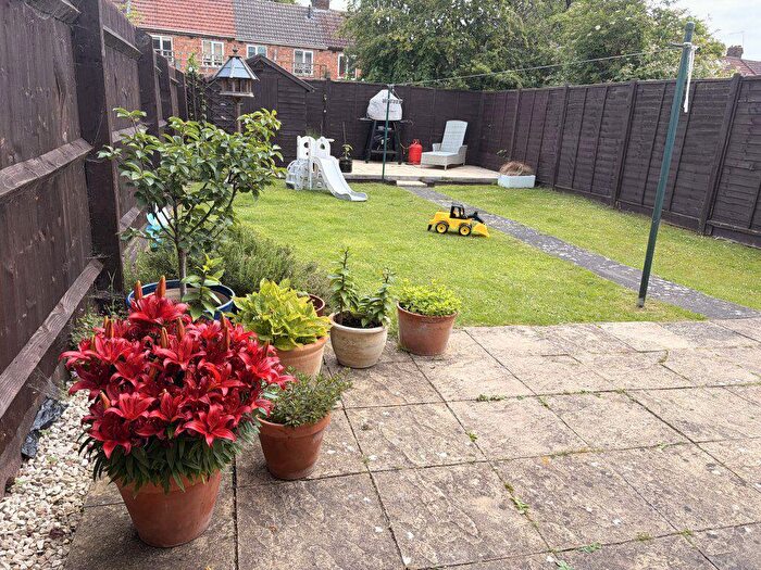 3 Bedroom Terraced House To Rent In Rockingham Road, NN17