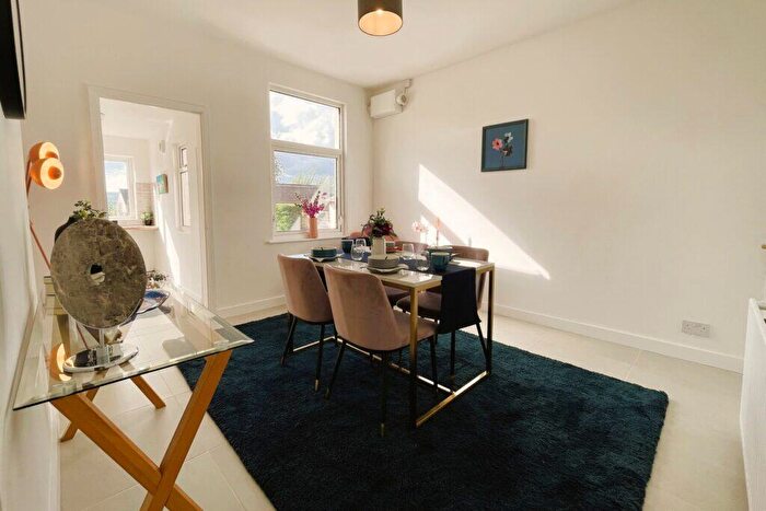 3 Bedroom Terraced House For Sale In Derbyshire Lane, Sheffield, S8