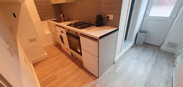 1 Bedroom Flat To Rent In Flat, Newport Road, CF24