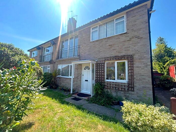 2 Bedroom Maisonette To Rent In Twickenham Gardens, Harrow Weald, HA3
