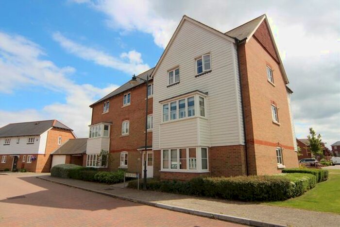 2 Bedroom Flat To Rent In Sandow Place, Kings Hill, ME19