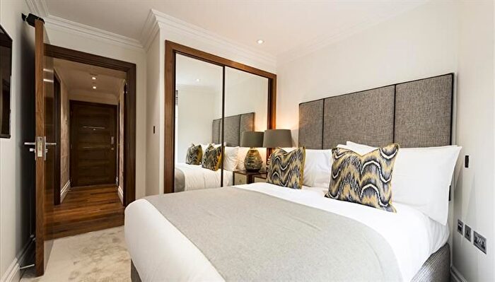 1 Bedroom Flat To Rent In Garden House, Kensington Gardens Square, London, W2