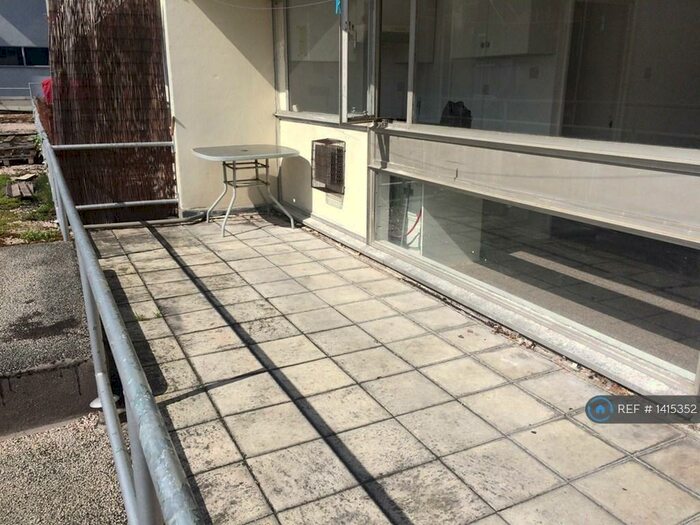 Studio To Rent In Chichester Road, Southend-On-Sea, SS1