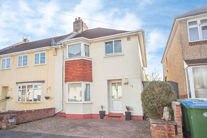 3 Bedroom End Of Terrace House For Sale In Treeside Road, Southampton, SO15