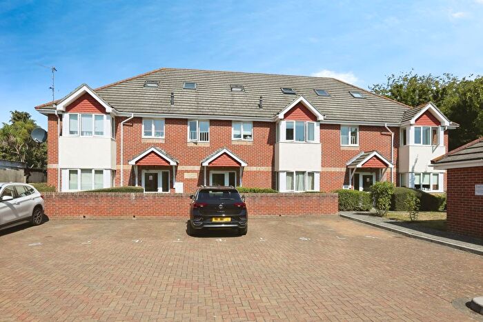 2 Bedroom Flat For Sale In Station Road, Netley Abbey, Southampton, Hampshire, SO31