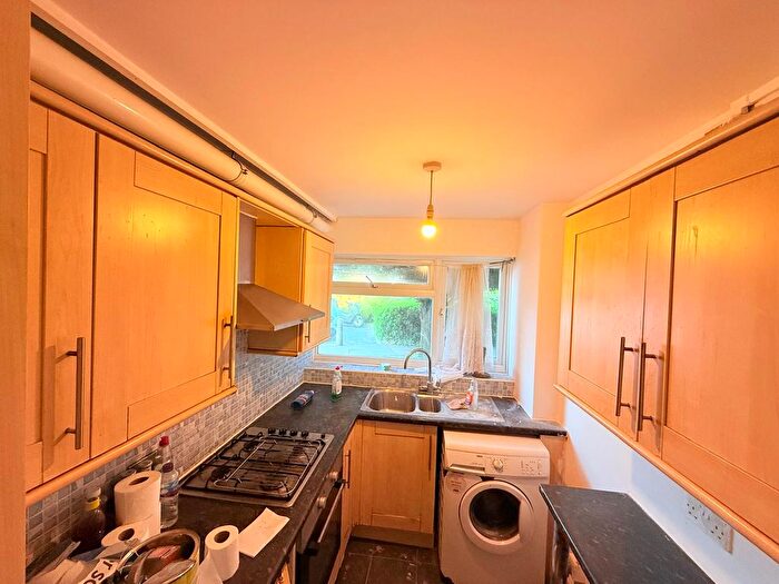 2 Bedroom Flat To Rent In St. Peters Close, Ilford, IG2