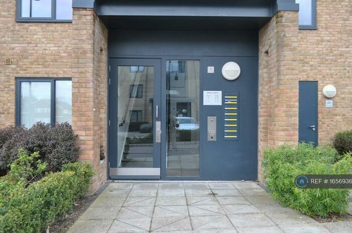 2 Bedroom Flat To Rent In Gores Court, Romford, RM3