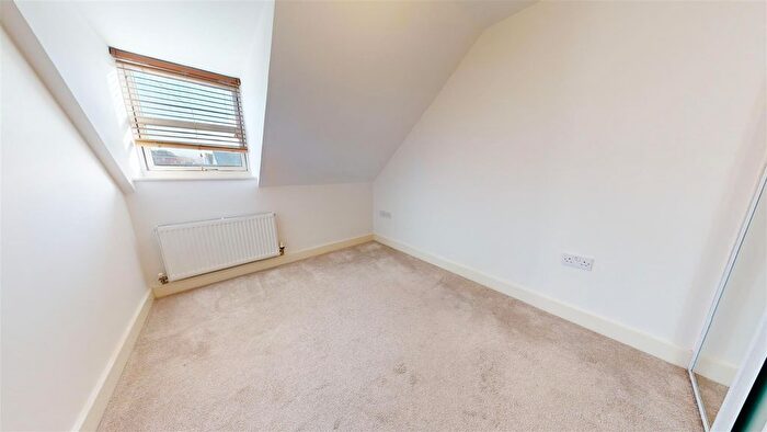 2 Bedroom Flat For Sale In Dorchester Road, Weymouth, DT4