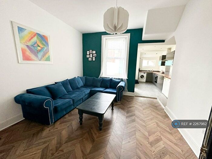 6 Bedroom Terraced House To Rent In Cardigan Terrace, Newcastle Upon Tyne, NE6