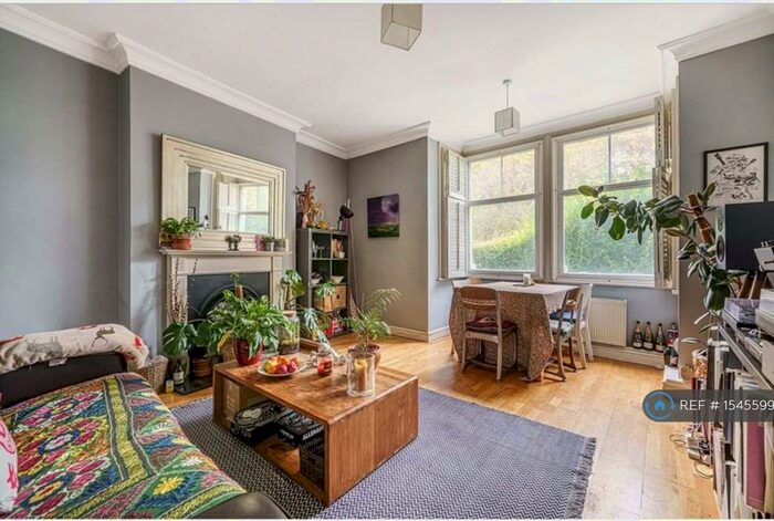 3 Bedroom Flat To Rent In Grove Lane, Camberwell, S E London, SE5