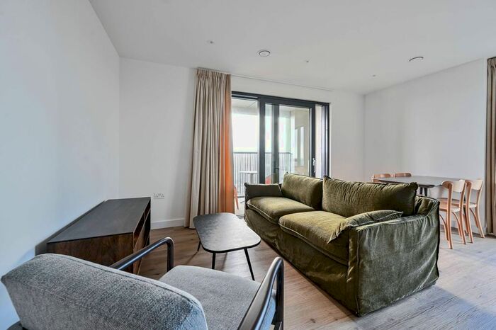 2 Bedroom Flat To Rent In Reed Avenue, Bow, London, E3